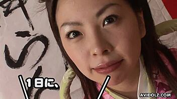 A raw and unfiltered solo session with a Japanese homemaker using her pleasure tool of choice