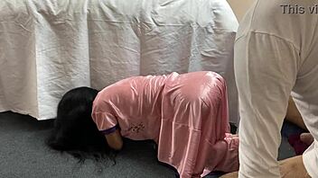 Amateur Indian auntie gets her ass pounded in doggy style