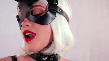 amazing outfit on scarlet chase with long toy