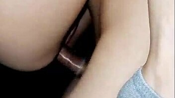 Söpö laiha latinalainen 18v ratsastaa kyrvällä ja nielaisee sperman kotivideolla