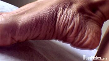 Seductive foot fetish film with Jade vixen's expert massage skills