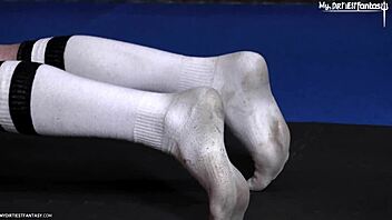 Dominique Kenique USES Newbie At The Gym!