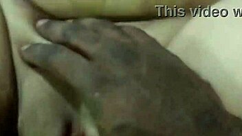 Tirando caba�o da novinha cums