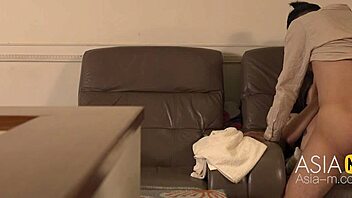 Wu qian qian gets fingered and blown in outdoor massage parlour