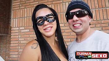 Morena gatinha gets anal and oral from amateurs!