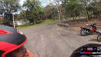 สาวเอเชียวัยรุ่น 18+ ขี่ควยใหญ่แฟนหลังวันเที่ยว. แอคชั่นฮาร์ดคอร์ร้อน!