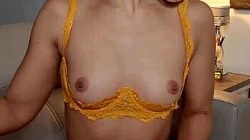 Watch Kylie Cupcake give jerk off instructions!