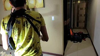 i had a photoshoot but ended up sucking the photographer’s cock real good