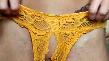 Watch Kylie Cupcake give jerk off instructions!