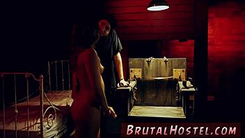 Hei, această adolescentă 18+ a primit creampie într-un gangbang sălbatic!