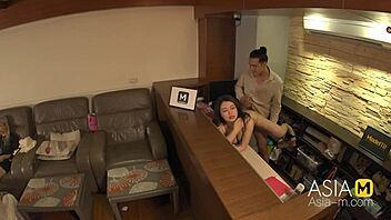 Wu qian qian gets fingered and blown in outdoor massage parlour