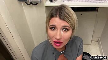 Už jste přemýšleli, jak se ukrajinská služka nechá vyvrtat po krádeži?