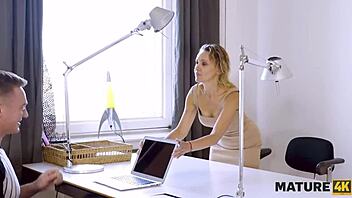 Moden dame snapper: Bare stød mig allerede, laptop-fyr!