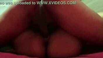 enaknya goyangan tanteku bokong gede riding