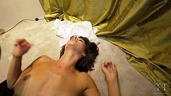 Comendo meu cuzinho gostoso