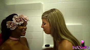 Jenna Foxx performs handjob and deepthroat