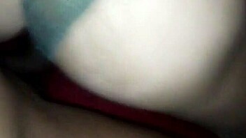 إيفا الكبيطة تاركة طيزها وفخادها جاهزة للنيك!