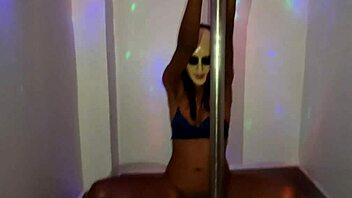 Latina Amateur Dances With Big Ass