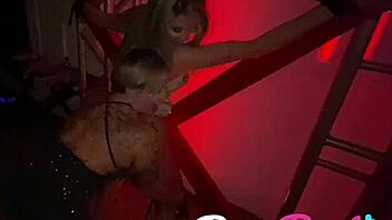 dançando com minha amiga loira e transando na festa