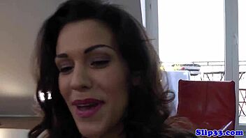 Osztályos euro tini 18+ szopja a vén faszt