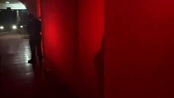 dançando com minha amiga loira e transando na festa