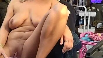 Mandeezy4u2's Intriguing Online Brunette Session