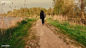 Linda Del Sol büyük sik'i dışarıda sertçe siliyor!