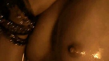 नंगी और हॉर्नी, वह तुम्हारा इंतजार कर रही है एक्सोटिक अरब टीजिंग और इरोटिक मूव्स के साथ सेन्सुअल डांस में