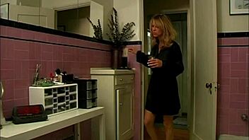 Sexy Nude Blonde Girl In Bath Undresses And Screams Silently