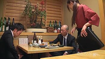 สาวสวยญี่ปุ่นหน้าอกใหญ่ ล้อเลียนไม่หยุด