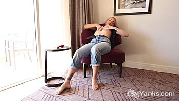 Blondie Violet Toys Her Shaved Pussy To Orgasm?