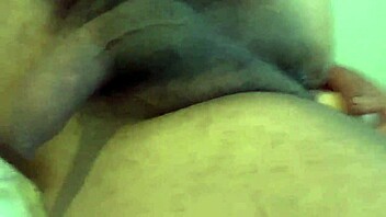Gay amateur's solo masturbation session in fast-forward