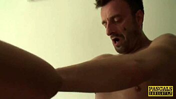 Cholera, przekłuta dziwka Miss Trixx, chcesz wziąć to ostro w analu?