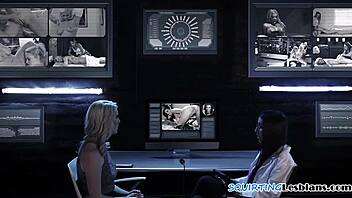 Busty Milf Queens Babe Enjoys Sapphic Threesome with Friends