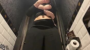 La follo duro en el baño en nuestra primera cita