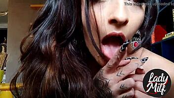 sua amiga chapada quer se exibir pra você