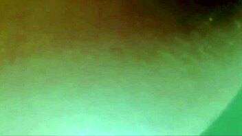 SINGLE PUTTING SEX TOY IN AGGRESSIVE ANAL