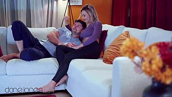 Dane Jones Karina King suger stor kuk til bursdag POV