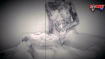 Teaser suave Cassidy Luxe na piscina Rocket TV