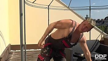 Wow! Milf Vyvan Hill Delivers a Mind-Blowing Rooftop Blowjob for Handyman’s Ultimate Orgasm!