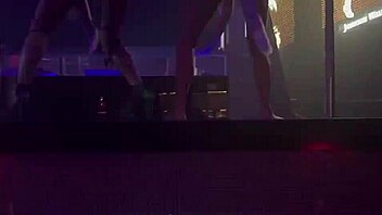 Cuckold uses gloryhole at swing bar party