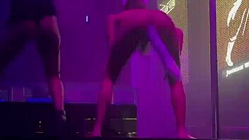 Cuckold uses gloryhole at swing bar party