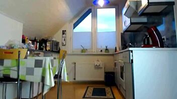 Frestelse släppt lös, sexydeas twerkar i lingerie 😏