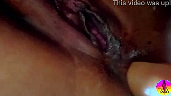 SINGLE PUTTING SEX TOY IN AGGRESSIVE ANAL