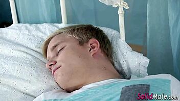 Gay Amateur Blows Muscular Bodybuilder!