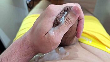 Twink Brasil Panas Pamer Kontol Juicy