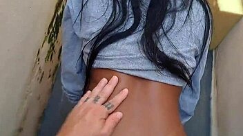 Adoro minha enteada latina de calça colada, fodo ela na rua mesmo 😜