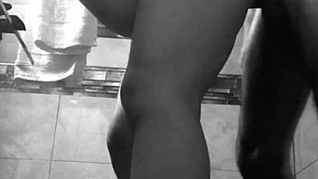 cojida en el ba�o a quick fuck in the bathroom