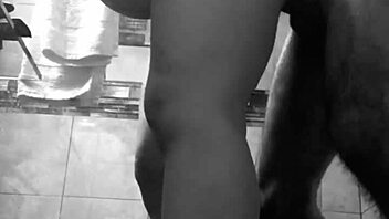 cojida en el ba�o a quick fuck in the bathroom