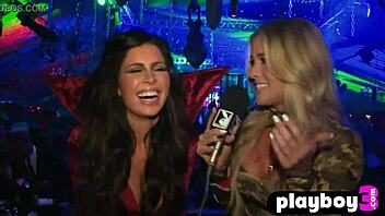 Kennedy summers looks stunning in lingerie before her striptease 😍